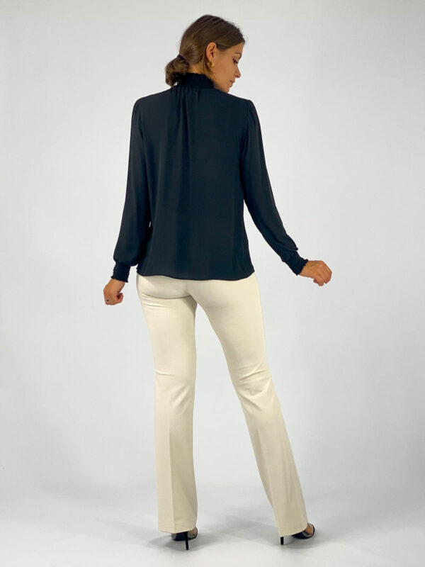 Blusa negra fluida - TROVELS - Imagen 3