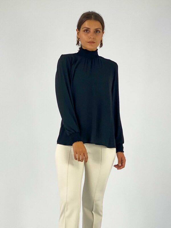 Blusa negra fluida - TROVELS - Imagen 2