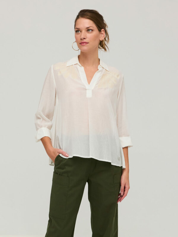 Blusa escote pico en tono crudo - CIVIT