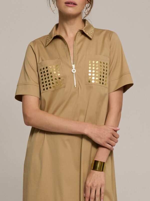 Vestido midi camel con detalles dorados - LUIS CIVIT - Imagen 2